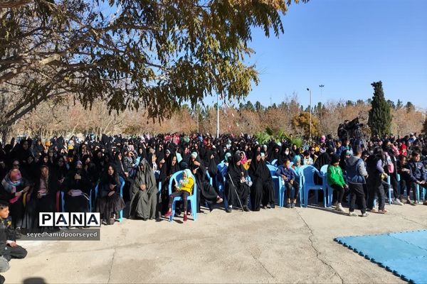 همایش بزرگ پیاده‌روی خانوادگی در مهردشت ابرکوه