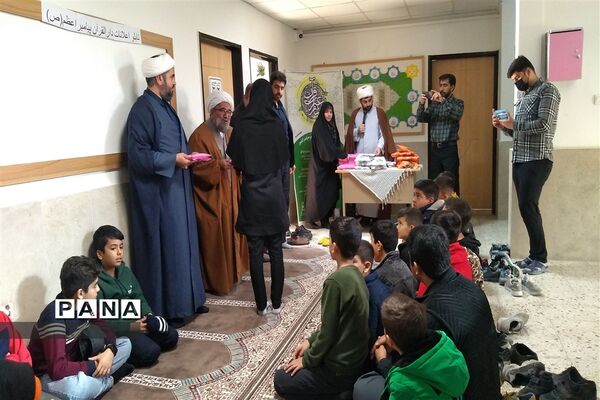 مراسم تجلیل از حافظان قرآن  در هفته‌ قرآن و عترت