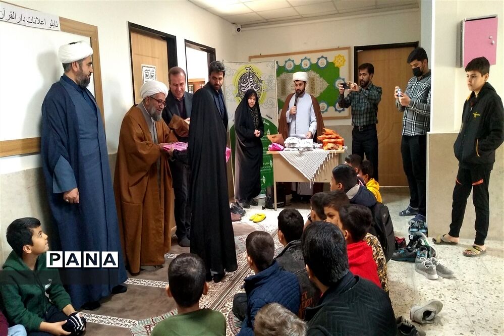 مراسم تجلیل از حافظان قرآن  در هفته‌ قرآن و عترت