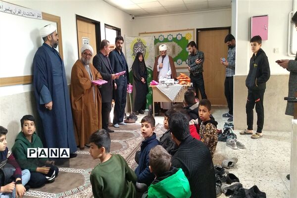 مراسم تجلیل از حافظان قرآن  در هفته‌ قرآن و عترت