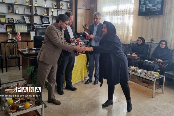 بازدید معاونت آموزش ابتدایی و مسئول دفتر اداره آموزش و پرورش از دبستان شهاب