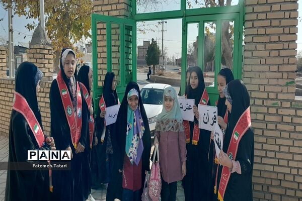 حضور فرهنگیان و دانش‌آموزان شهرستان بام و صفی‌آباد در نماز جمعه‌