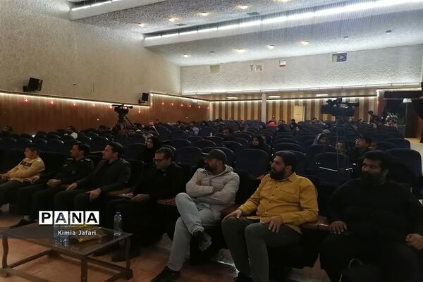 نشست اهالی هنر و رسانه شهرستان بافق با کارگردان و دیگر عوامل فیلم سینمایی اخت الرضا