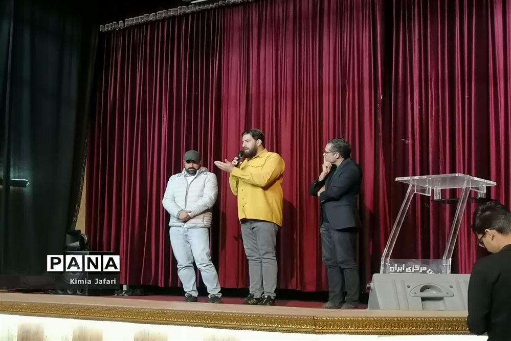 نشست اهالی هنر و رسانه شهرستان بافق با کارگردان و دیگر عوامل فیلم سینمایی اخت الرضا