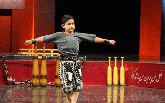 پهلوانک‌ها‌ وارد گود می‌شوند‌