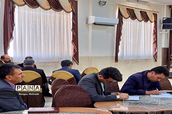 تشریح برنامه فراگیر پرورشی و لزوم جهاد تبیین در گردهمایی مدیران مدارس آباده