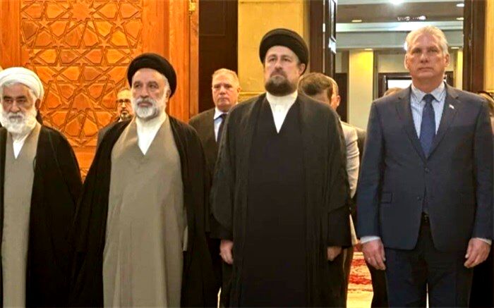 ادای احترام رئیس جمهور کوبا به مقام شامخ امام خمینی(ره)