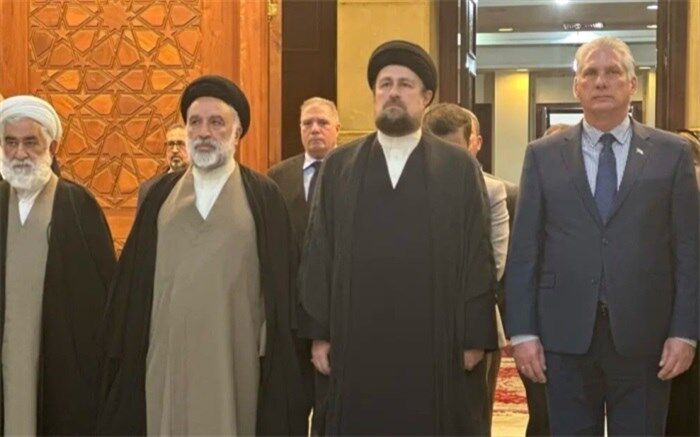 ادای احترام رئیس جمهور کوبا به مقام شامخ امام خمینی(ره)