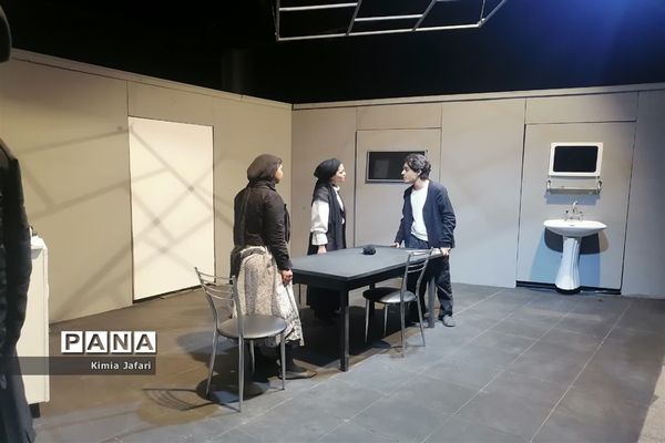 تئاتر چشم های بسته از خواب در بافق