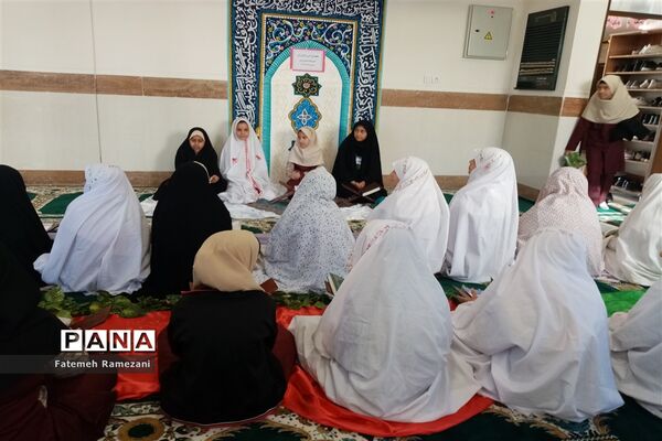 محفل انس با قرآن در دبستان ریحانه طهوریان ناحیه ۵