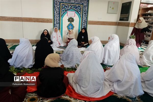 محفل انس با قرآن در دبستان ریحانه طهوریان ناحیه ۵