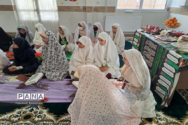 محفل انس با قرآن در دبستان ریحانه طهوریان ناحیه ۵