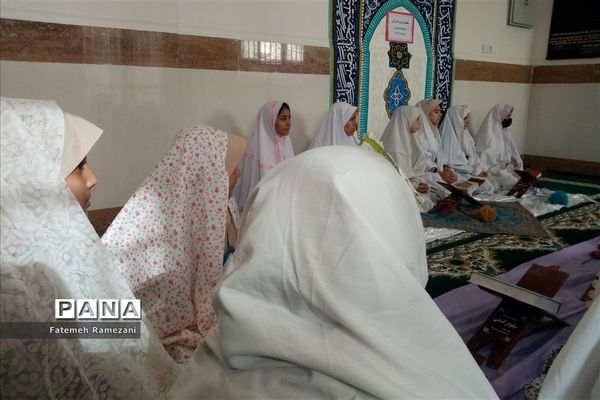 محفل انس با قرآن در دبستان ریحانه طهوریان ناحیه ۵