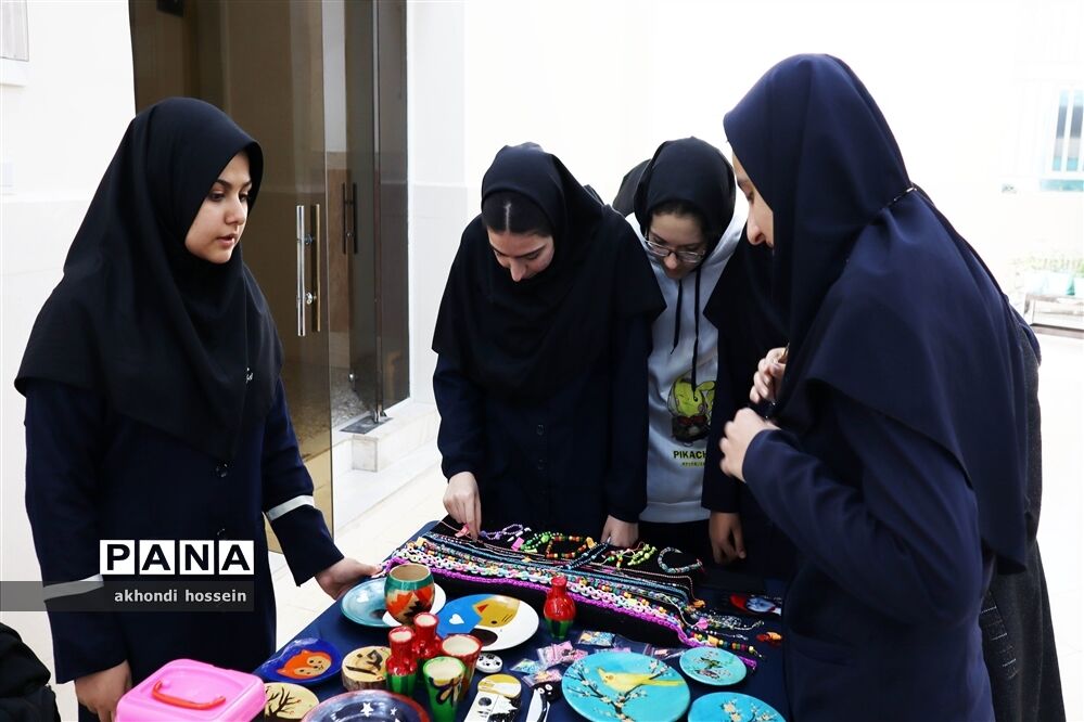 نمایشگاه صنایع دستی و غذای آموزشگاه میرمحمدی شهرستان میبد