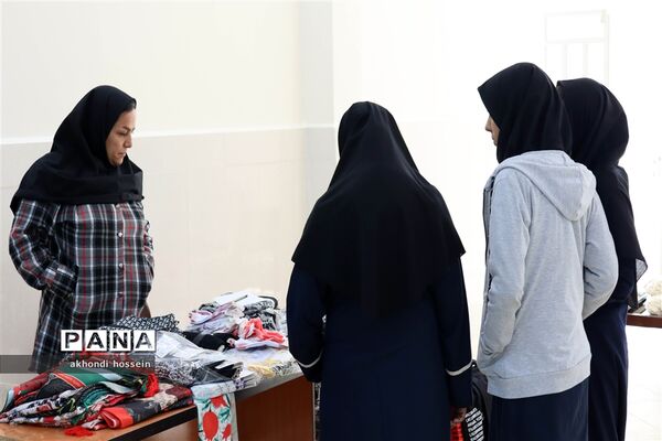 نمایشگاه صنایع دستی و غذای آموزشگاه میرمحمدی شهرستان میبد