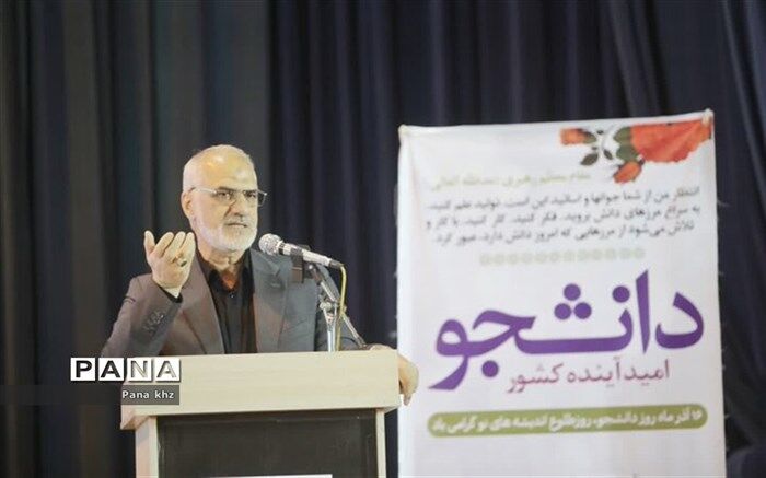 پیشرفت و آینده علمی کشور را معلمان تضمین می‌کنند