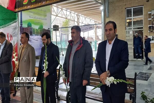 گلباران مزار شهدا به‌مناسبت گرامیداشت هفته مدارس و مراکز غیر دولتی  در شهرستان ملارد