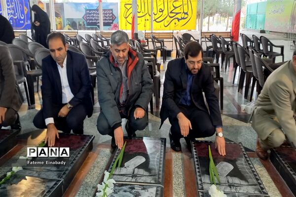 گلباران مزار شهدا به‌مناسبت گرامیداشت هفته مدارس و مراکز غیر دولتی  در شهرستان ملارد