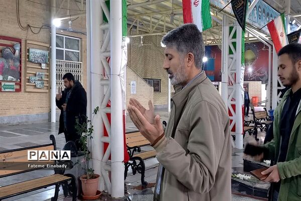 گلباران مزار شهدا به‌مناسبت گرامیداشت هفته مدارس و مراکز غیر دولتی  در شهرستان ملارد