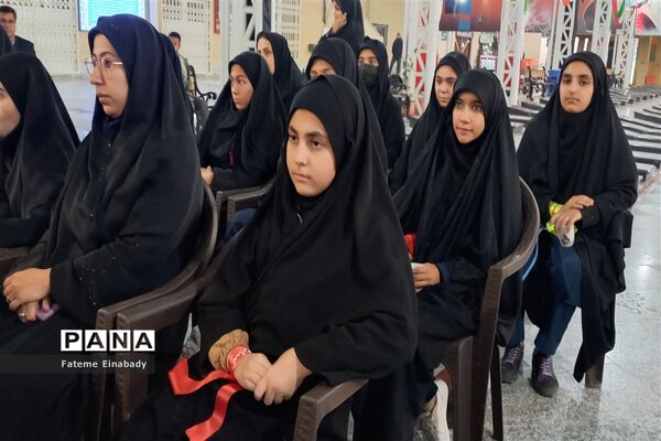 گلباران مزار شهدا به‌مناسبت گرامیداشت هفته مدارس و مراکز غیر دولتی  در شهرستان ملارد