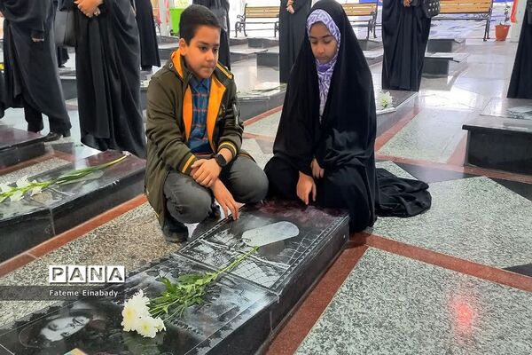 گلباران مزار شهدا به‌مناسبت گرامیداشت هفته مدارس و مراکز غیر دولتی  در شهرستان ملارد
