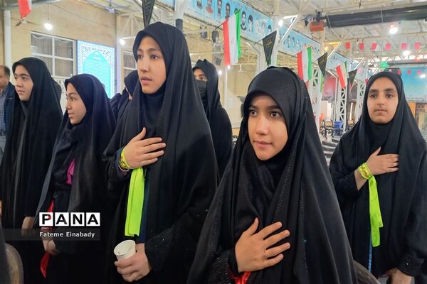 گلباران مزار شهدا به‌مناسبت گرامیداشت هفته مدارس و مراکز غیر دولتی  در شهرستان ملارد