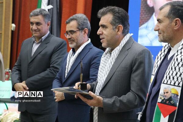 نواختن زنگ پژوهش و تجلیل از پژوهشگران برتر استان کرمانشاه