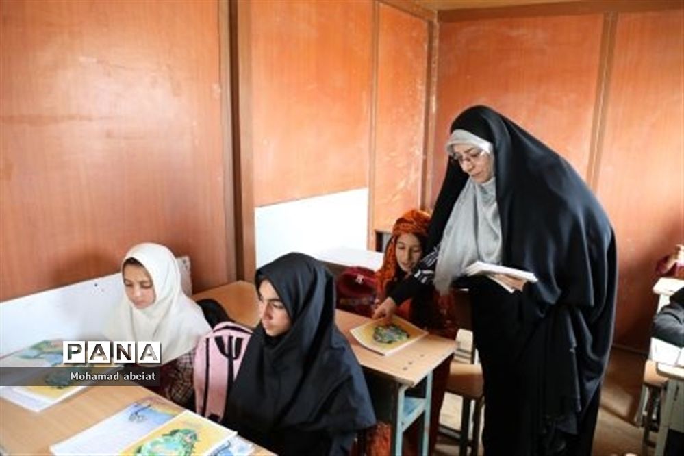 بازدید معاون آموزش ابتدایی وزارت آموزش و پرورش از مدارس عشایری خوزستان