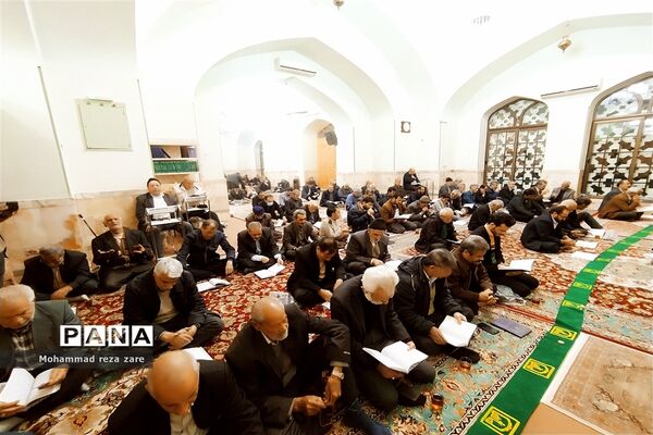 قرائت دعای پرفیض کمیل در آرامگاه شهید مدرس