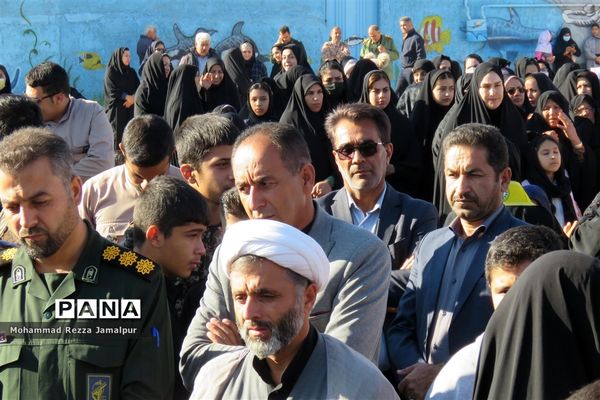 حضور پرشور دانش‌آموزان و فرهنگیان ششده و قره بلاغ در تشییع شهید گمنام