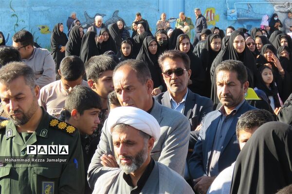 حضور پرشور دانش‌آموزان و فرهنگیان ششده و قره بلاغ در تشییع شهید گمنام
