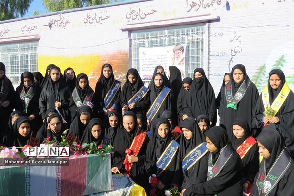 حضور پرشور دانش‌آموزان و فرهنگیان ششده و قره بلاغ در تشییع شهید گمنام