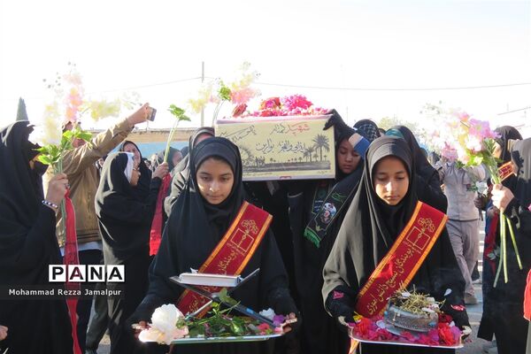 حضور پرشور دانش‌آموزان و فرهنگیان ششده و قره بلاغ در تشییع شهید گمنام