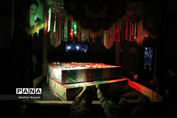 محفل دعا و نیایش در جوار پیکرهای مطهر 8 شهید گمنام دفاع مقدس