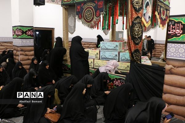 محفل دعا و نیایش در جوار پیکرهای مطهر 8 شهید گمنام دفاع مقدس