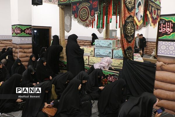 محفل دعا و نیایش در جوار پیکرهای مطهر 8 شهید گمنام دفاع مقدس