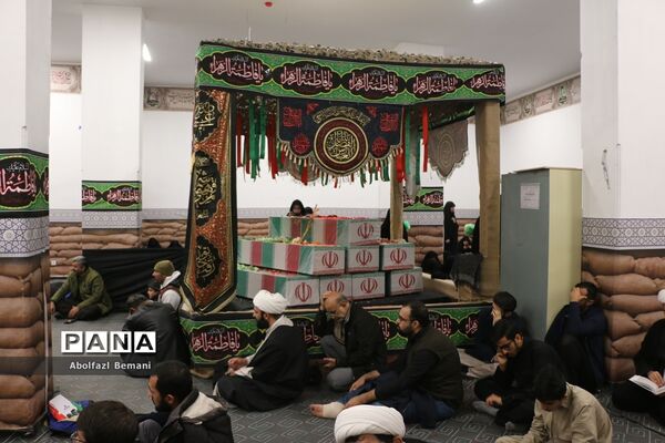 محفل دعا و نیایش در جوار پیکرهای مطهر 8 شهید گمنام دفاع مقدس