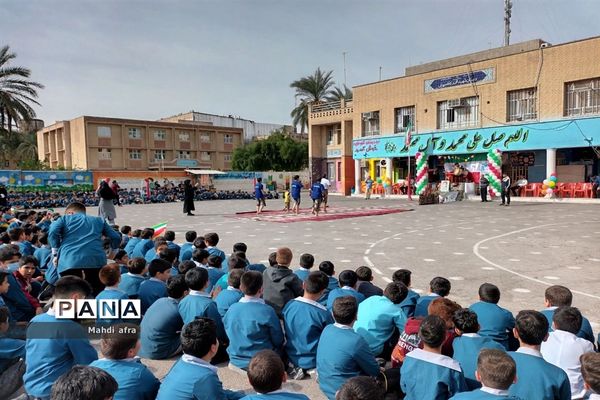 اجرای ورزش زورخانه ای(طرح شهید طوقانی) در دبستان شهید نهایی ۲ بهبهان