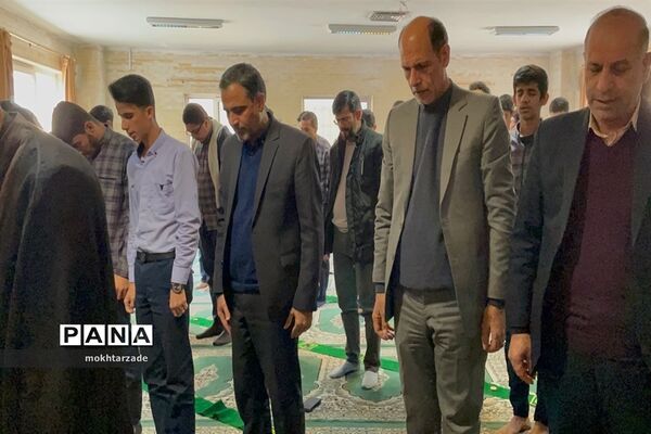 یادواره شهدا در دبیرستان متوسطه دوره ی دوم شاهد صارمیه 6