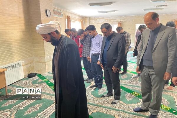 یادواره شهدا در دبیرستان متوسطه دوره ی دوم شاهد صارمیه 6