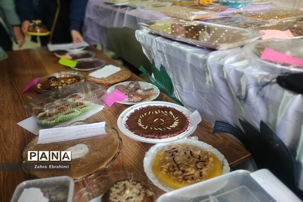 نذورات دهه دوم فاطمیه(س) در دبیرستان عطیه۲ شهرستان ملارد