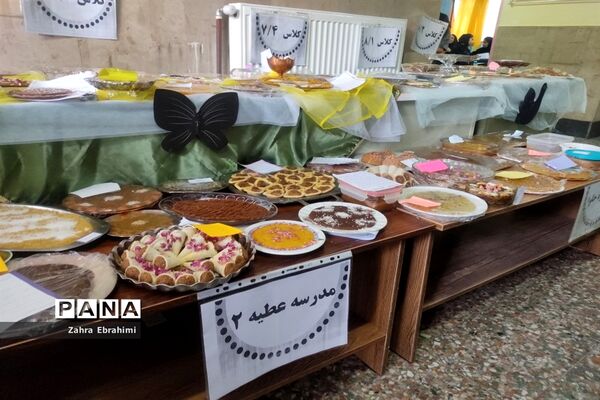 نذورات دهه دوم فاطمیه(س) در دبیرستان عطیه۲ شهرستان ملارد