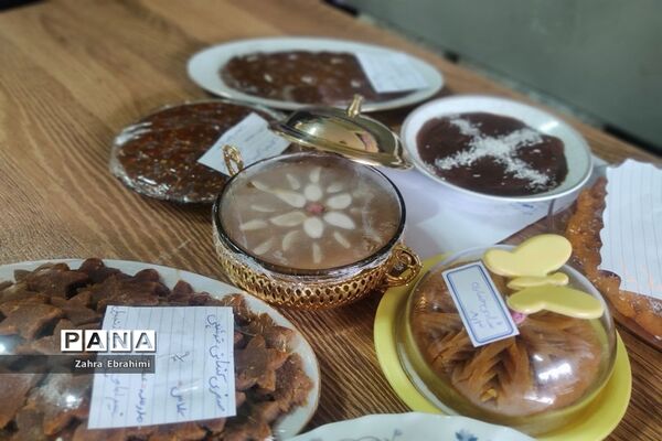 نذورات دهه دوم فاطمیه(س) در دبیرستان عطیه۲ شهرستان ملارد