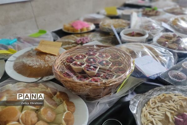نذورات دهه دوم فاطمیه(س) در دبیرستان عطیه۲ شهرستان ملارد