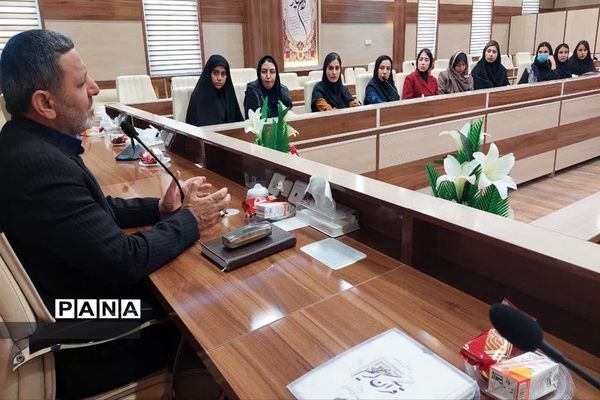 نشست صمیمی دانشجویان با دادستان عمومی و انقلاب  مرکز استان خراسان شمالی