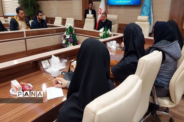 نشست صمیمی دانشجویان با دادستان عمومی و انقلاب  مرکز استان خراسان شمالی