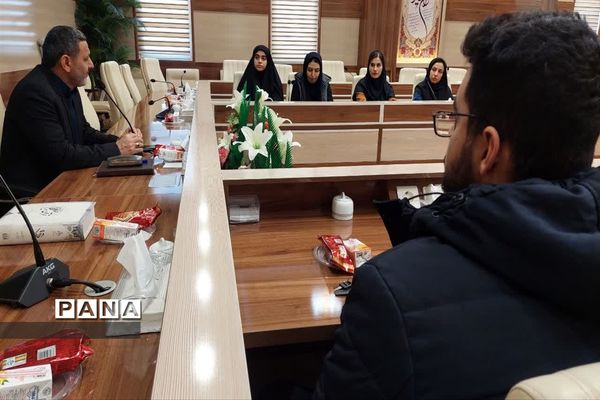 نشست صمیمی دانشجویان با دادستان عمومی و انقلاب  مرکز استان خراسان شمالی