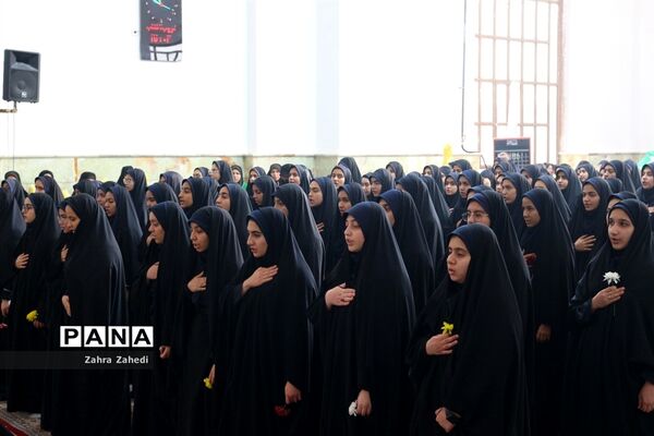 تشییع شهید گمنام در جمع دانش‌آموزان دهه هشتادی