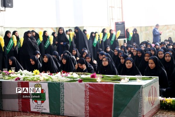 تشییع شهید گمنام در جمع دانش‌آموزان دهه هشتادی