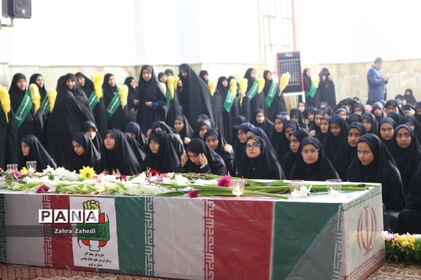 تشییع شهید گمنام در جمع دانش‌آموزان دهه هشتادی
